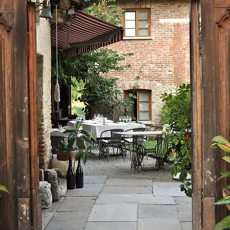 Mansion In Langhe With Pool And Winery Charm 펜션