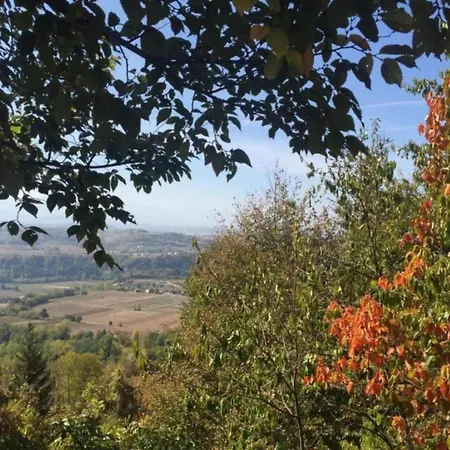 펜션 Mansion In Langhe With Pool And Winery Charm *